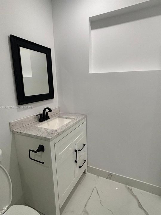 合同活跃: $2,000 (1 贝兹, 1 浴室, 1844 平方英尺)