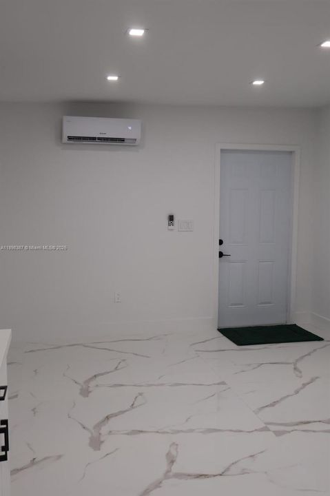 合同活跃: $2,000 (1 贝兹, 1 浴室, 1844 平方英尺)