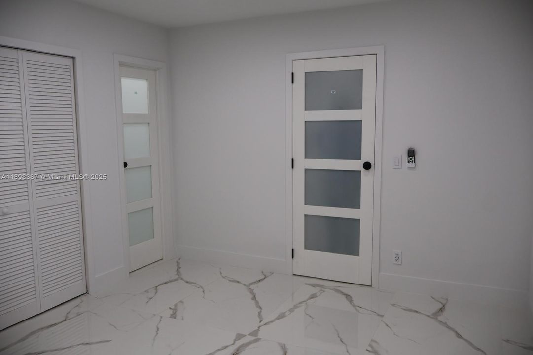 合同活跃: $2,000 (1 贝兹, 1 浴室, 1844 平方英尺)