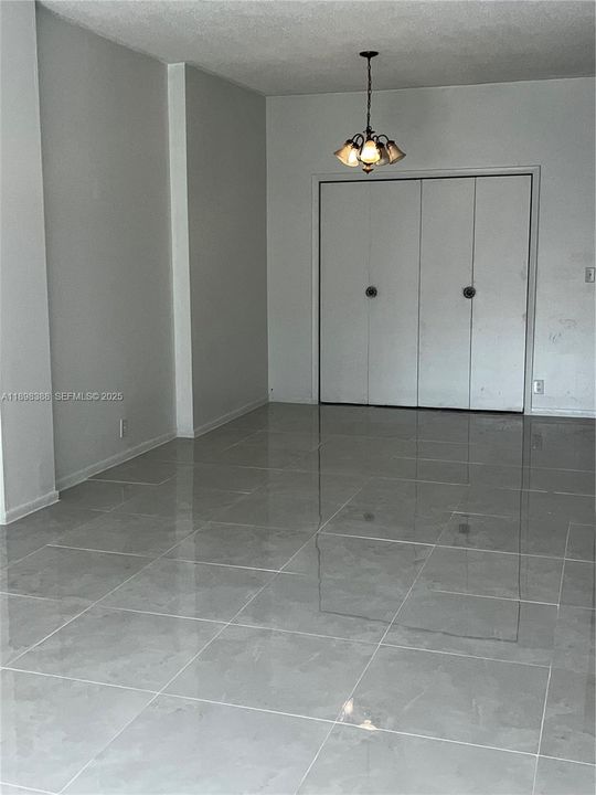 合同活跃: $2,600 (2 贝兹, 2 浴室, 1178 平方英尺)