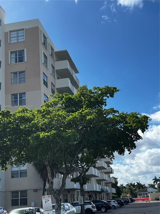 合同活跃: $2,600 (2 贝兹, 2 浴室, 1178 平方英尺)