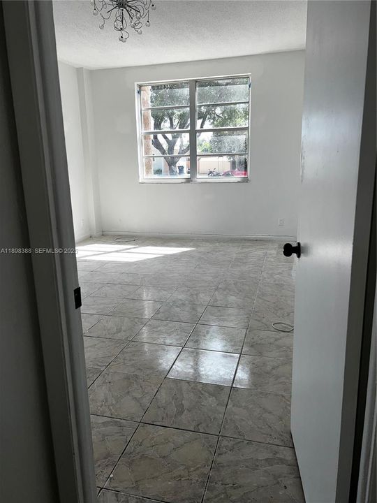 合同活跃: $2,600 (2 贝兹, 2 浴室, 1178 平方英尺)