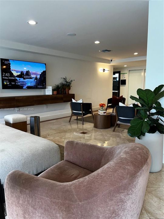 合同活跃: $2,600 (2 贝兹, 2 浴室, 1178 平方英尺)