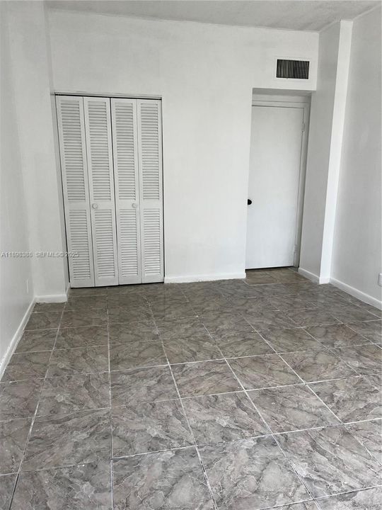 合同活跃: $2,600 (2 贝兹, 2 浴室, 1178 平方英尺)