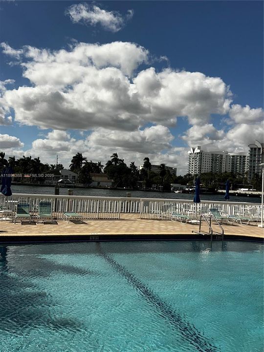 合同活跃: $2,600 (2 贝兹, 2 浴室, 1178 平方英尺)