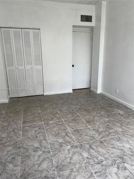 合同活跃: $2,600 (2 贝兹, 2 浴室, 1178 平方英尺)