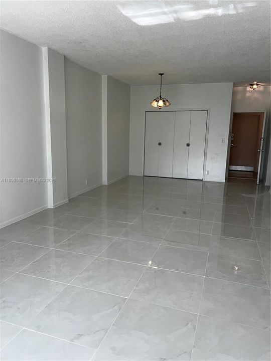 合同活跃: $2,600 (2 贝兹, 2 浴室, 1178 平方英尺)