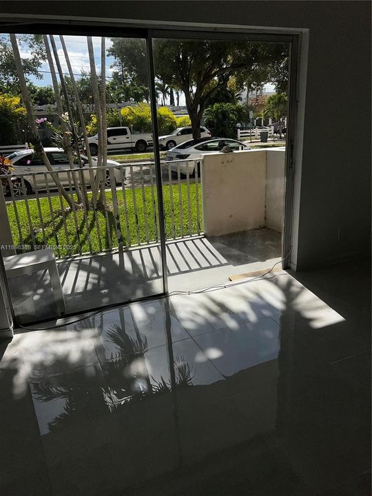 合同活跃: $2,600 (2 贝兹, 2 浴室, 1178 平方英尺)