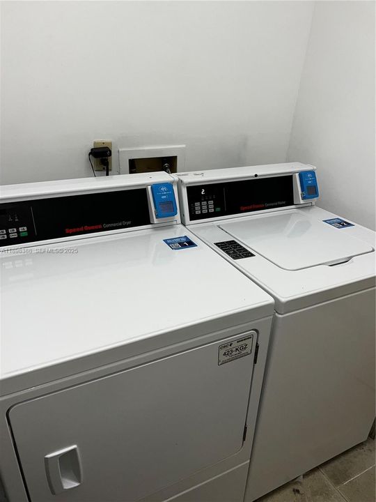 合同活跃: $2,600 (2 贝兹, 2 浴室, 1178 平方英尺)