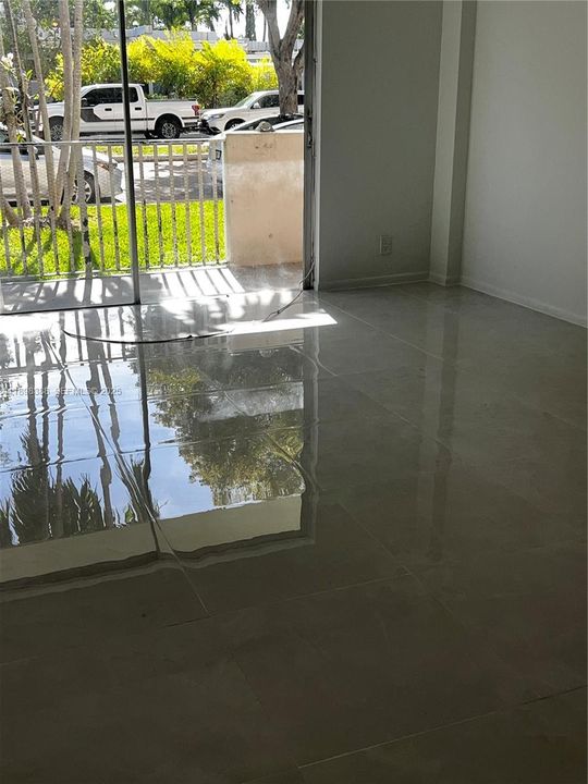 合同活跃: $2,600 (2 贝兹, 2 浴室, 1178 平方英尺)