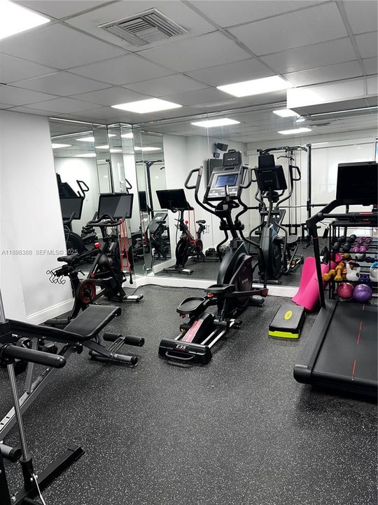 合同活跃: $2,600 (2 贝兹, 2 浴室, 1178 平方英尺)