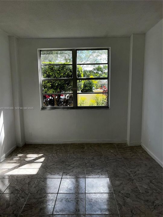 合同活跃: $2,600 (2 贝兹, 2 浴室, 1178 平方英尺)