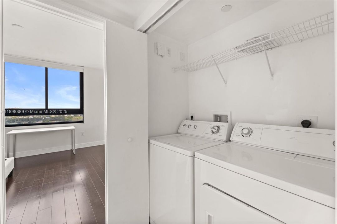 For Sale: $799,000 (2 beds, 2 baths, 1262 Square Feet)