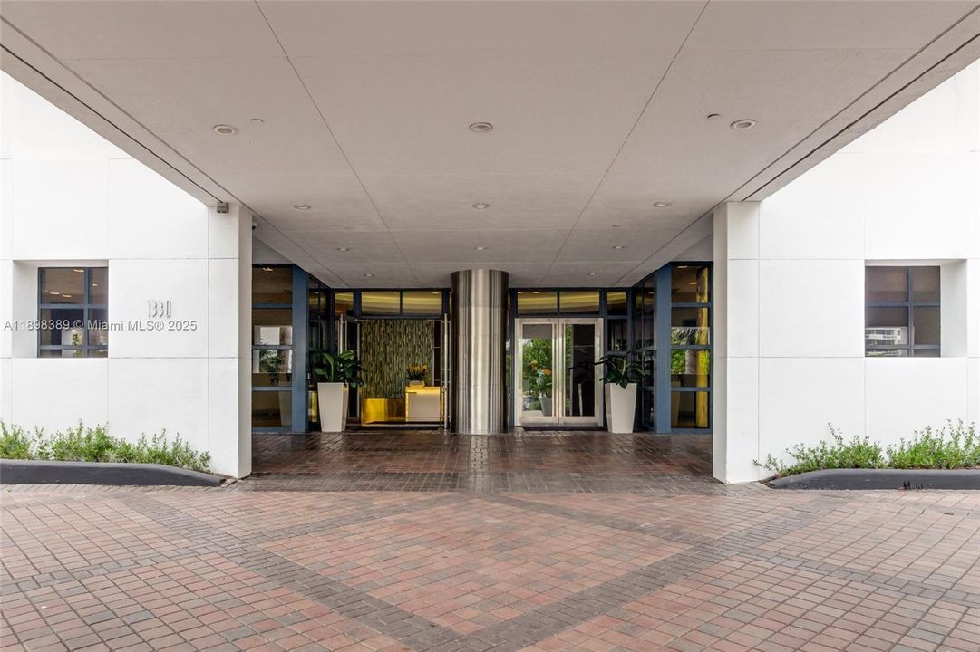 For Sale: $799,000 (2 beds, 2 baths, 1262 Square Feet)