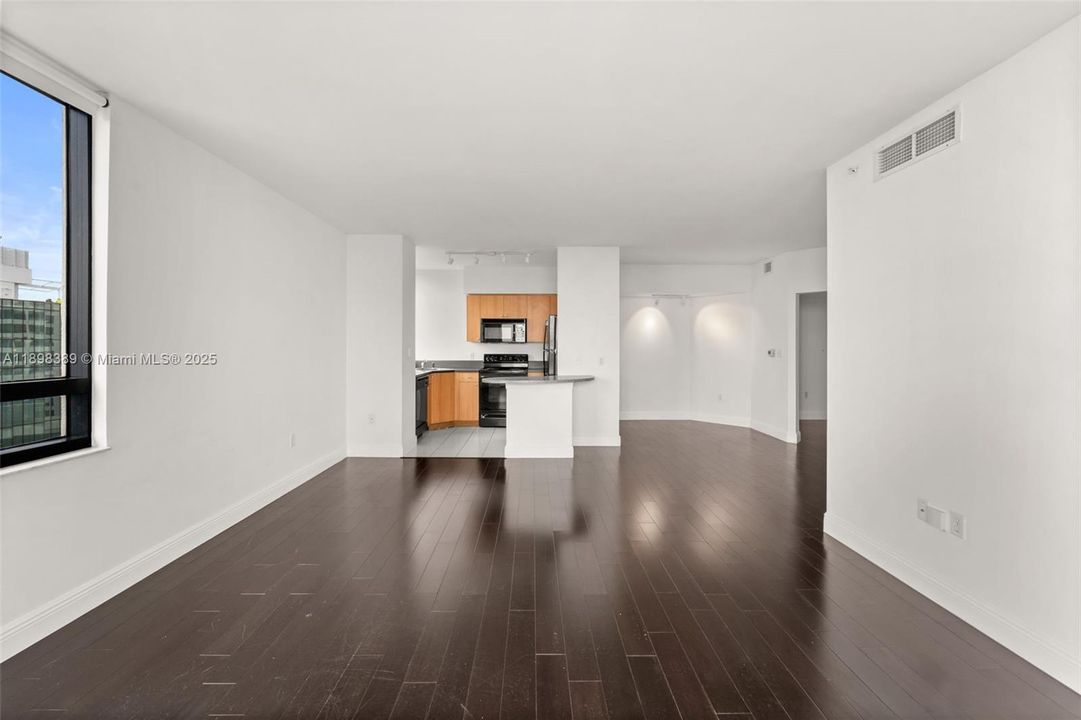 For Sale: $799,000 (2 beds, 2 baths, 1262 Square Feet)