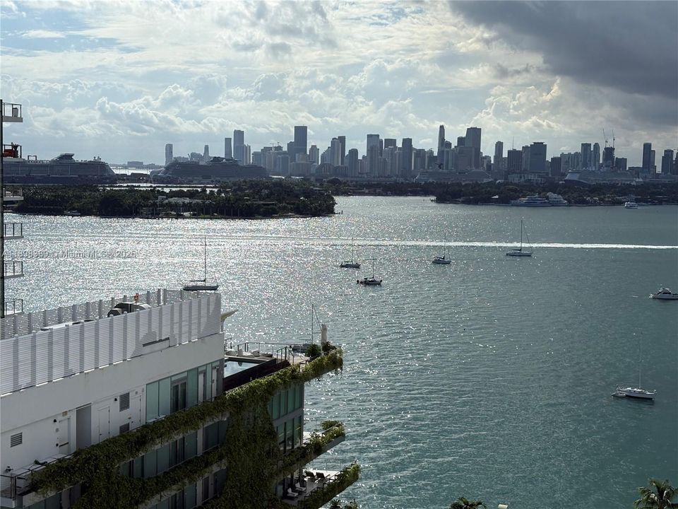 For Sale: $799,000 (2 beds, 2 baths, 1262 Square Feet)