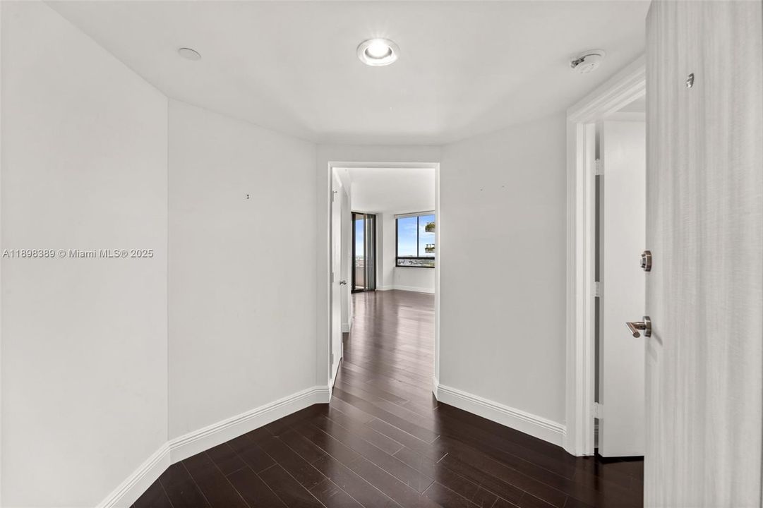 For Sale: $799,000 (2 beds, 2 baths, 1262 Square Feet)