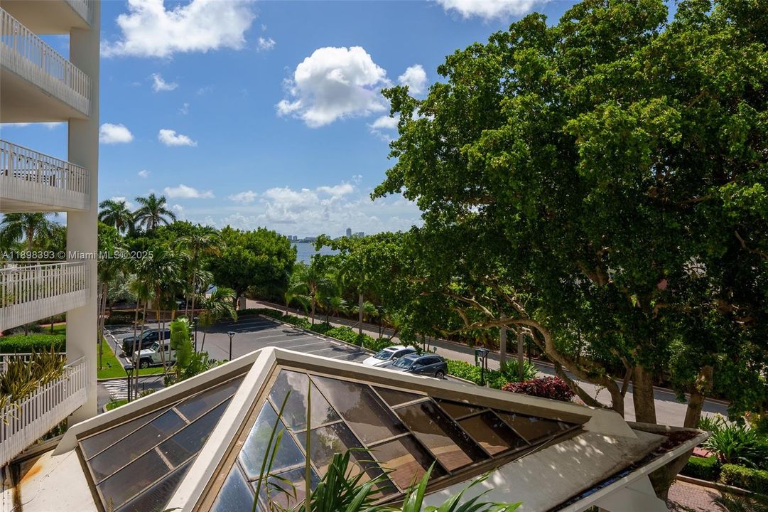 For Sale: $345,000 (2 beds, 2 baths, 1268 Square Feet)