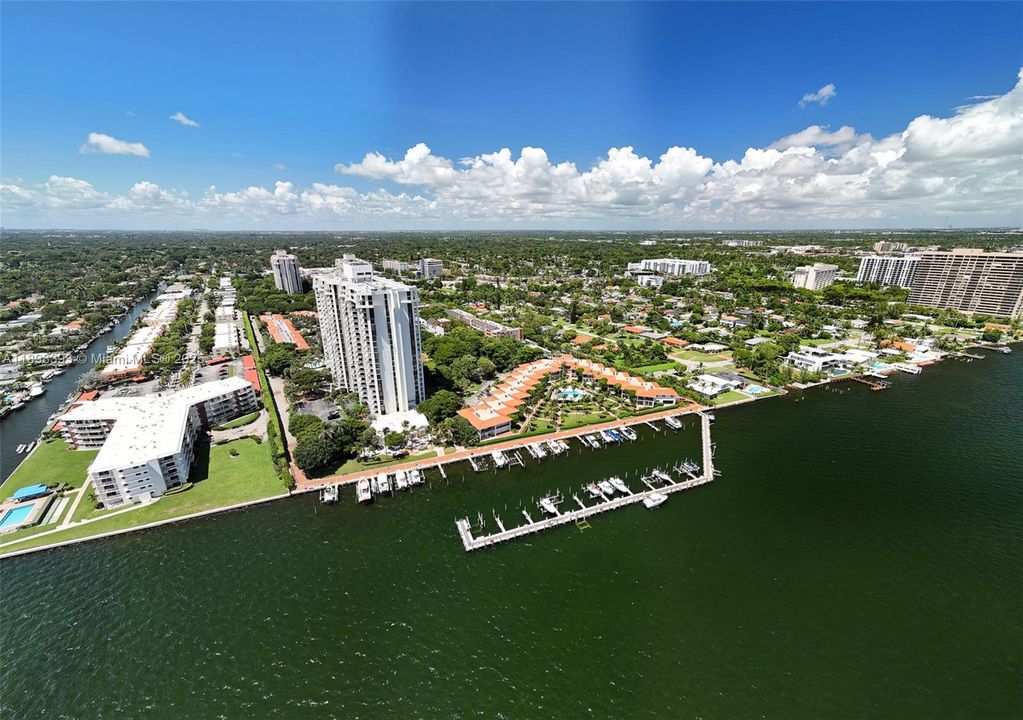 For Sale: $345,000 (2 beds, 2 baths, 1268 Square Feet)