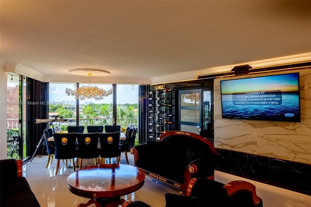 For Sale: $345,000 (2 beds, 2 baths, 1268 Square Feet)