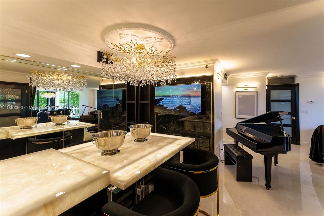 For Sale: $345,000 (2 beds, 2 baths, 1268 Square Feet)