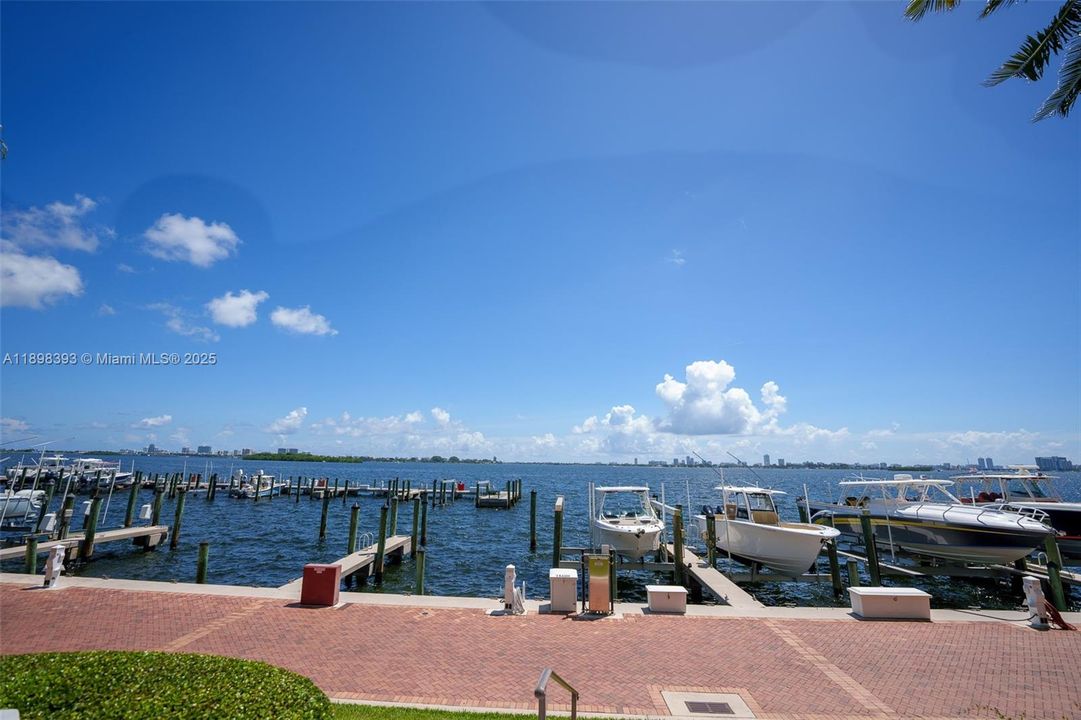 For Sale: $345,000 (2 beds, 2 baths, 1268 Square Feet)