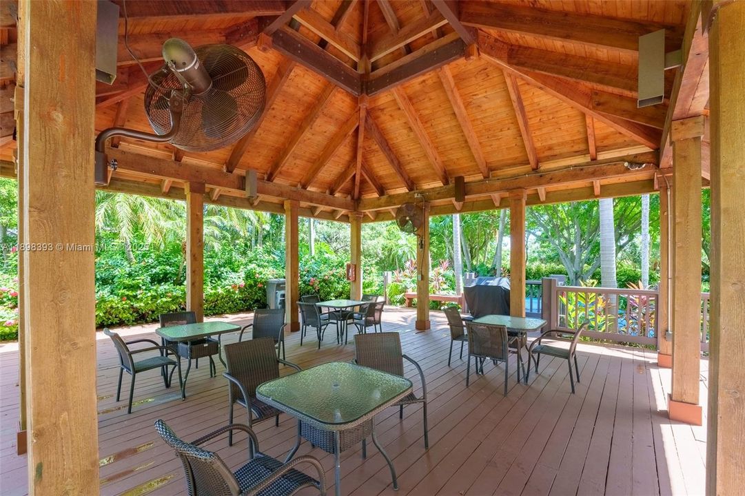 For Sale: $345,000 (2 beds, 2 baths, 1268 Square Feet)