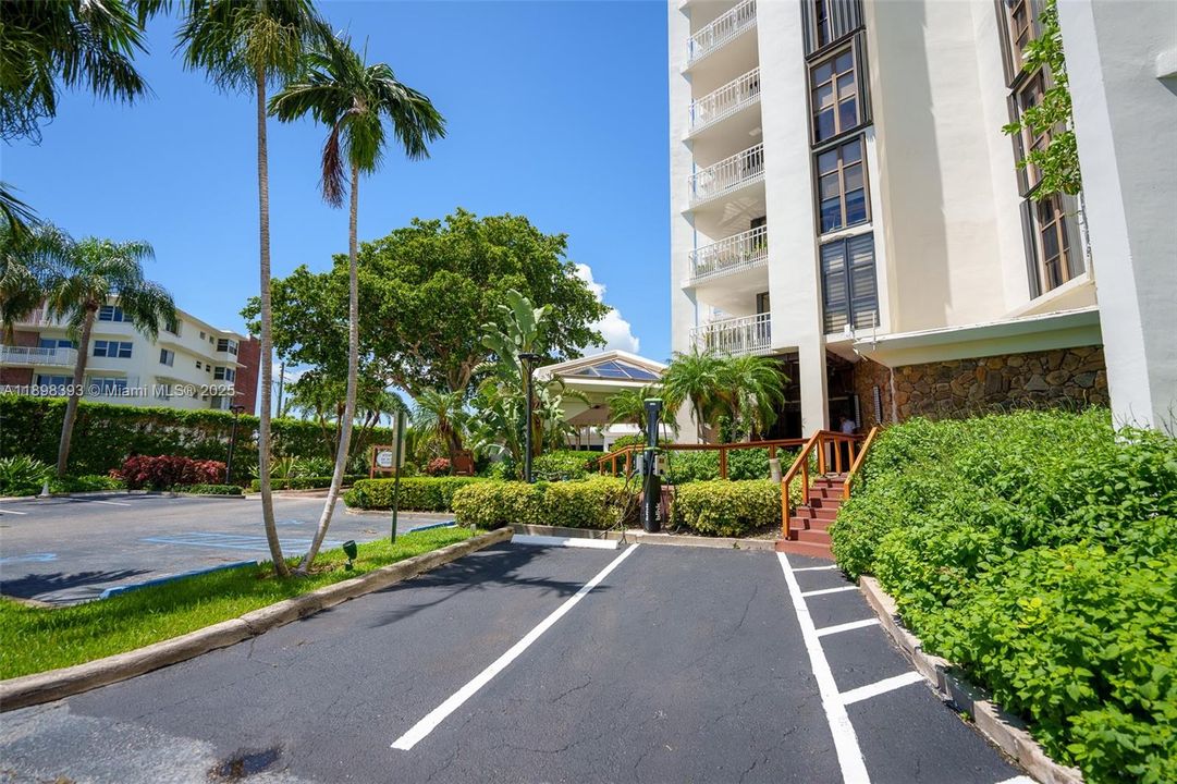 For Sale: $345,000 (2 beds, 2 baths, 1268 Square Feet)