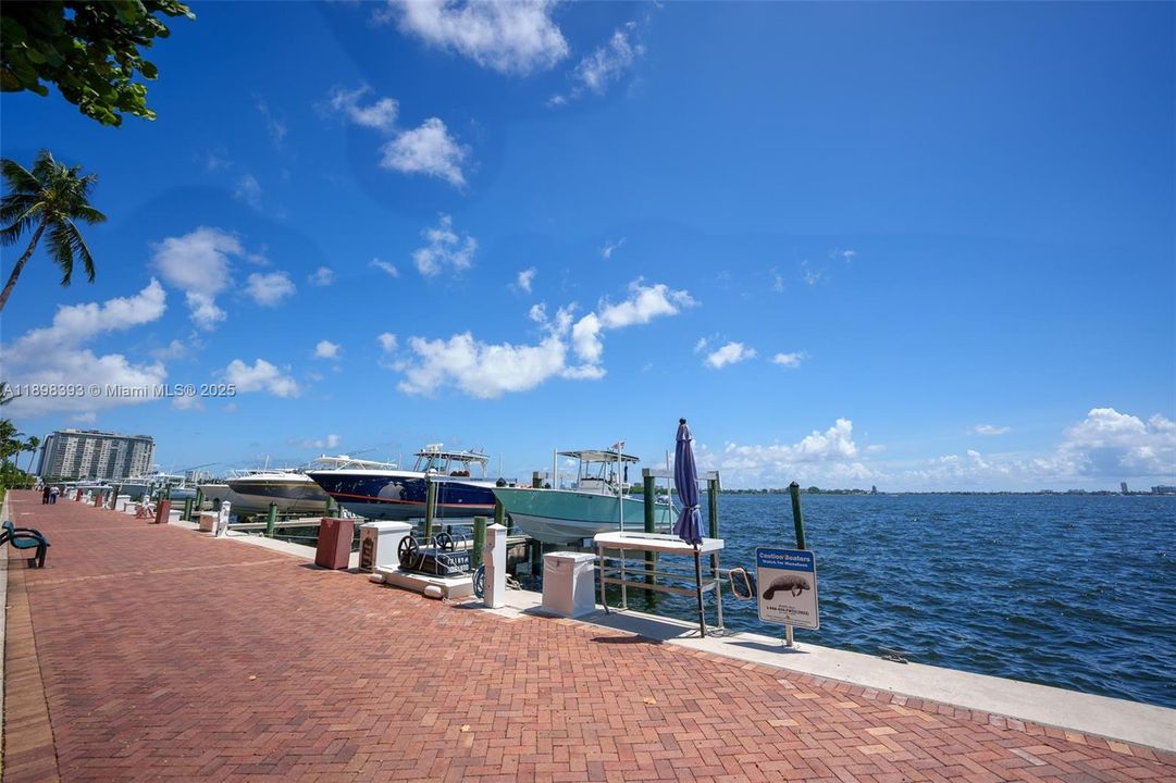 For Sale: $345,000 (2 beds, 2 baths, 1268 Square Feet)