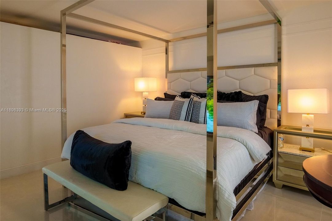 For Sale: $345,000 (2 beds, 2 baths, 1268 Square Feet)