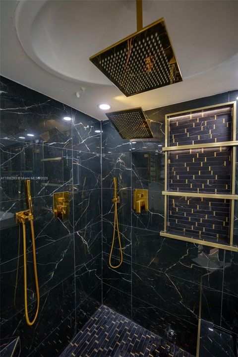 For Sale: $345,000 (2 beds, 2 baths, 1268 Square Feet)