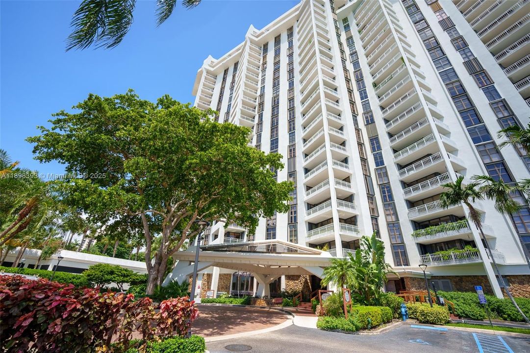 For Sale: $345,000 (2 beds, 2 baths, 1268 Square Feet)