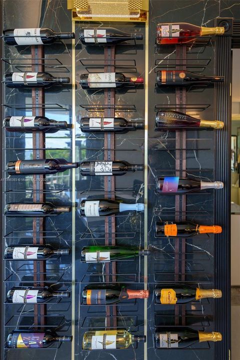 For Sale: $345,000 (2 beds, 2 baths, 1268 Square Feet)