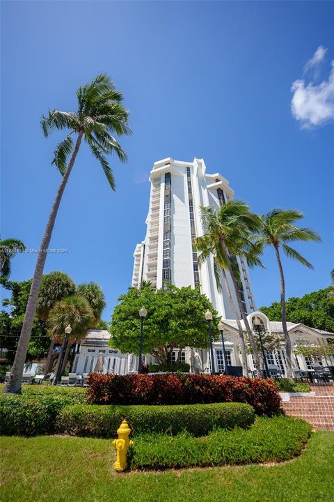 For Sale: $345,000 (2 beds, 2 baths, 1268 Square Feet)