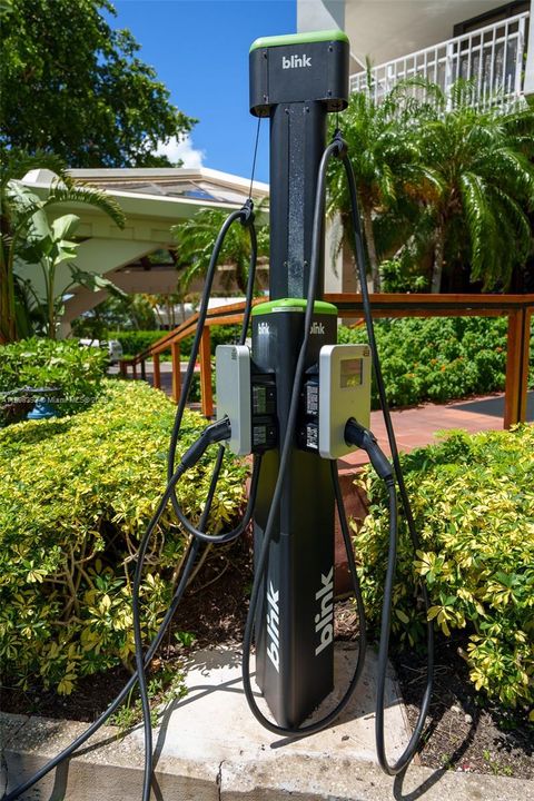 For Sale: $345,000 (2 beds, 2 baths, 1268 Square Feet)