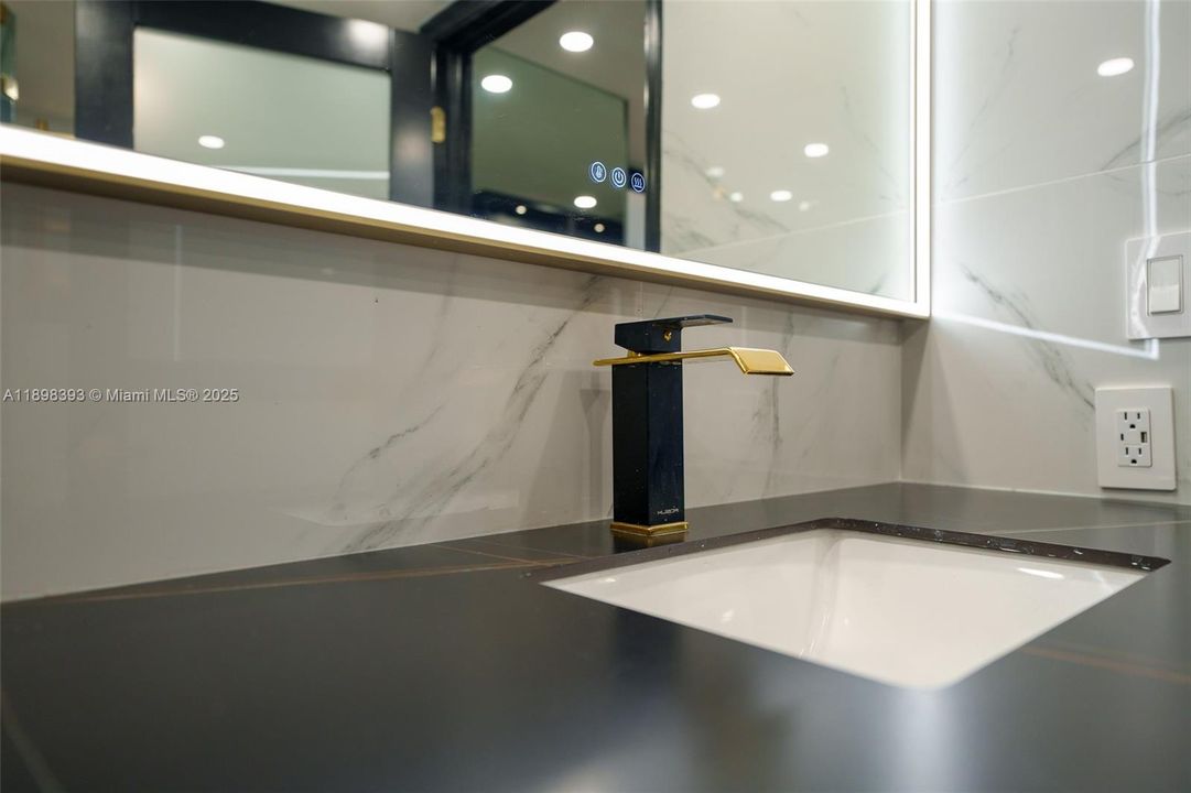 For Sale: $345,000 (2 beds, 2 baths, 1268 Square Feet)