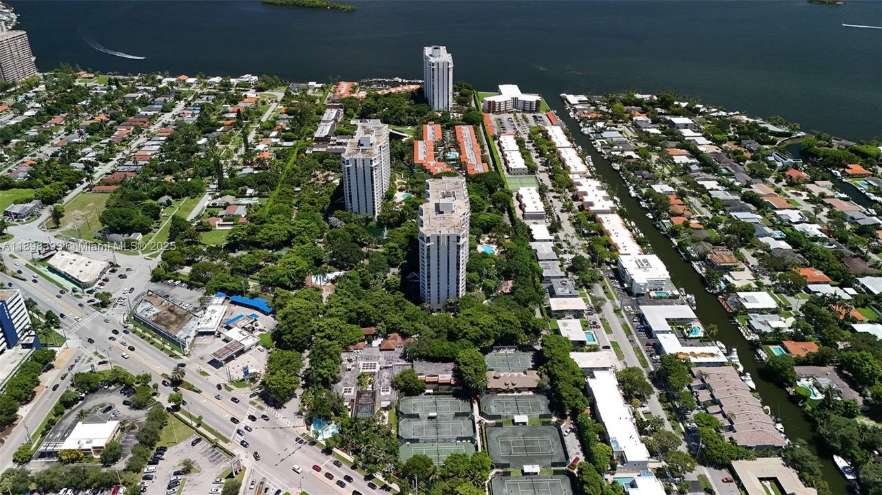 For Sale: $345,000 (2 beds, 2 baths, 1268 Square Feet)