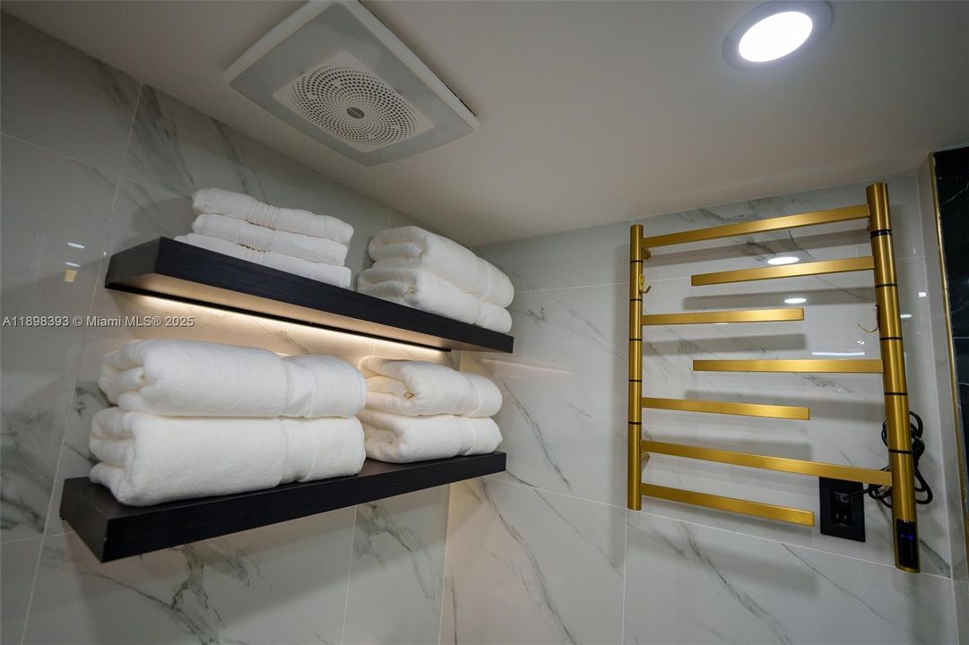 For Sale: $345,000 (2 beds, 2 baths, 1268 Square Feet)