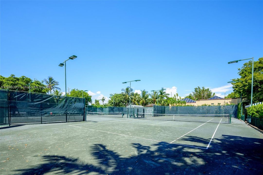 For Sale: $345,000 (2 beds, 2 baths, 1268 Square Feet)