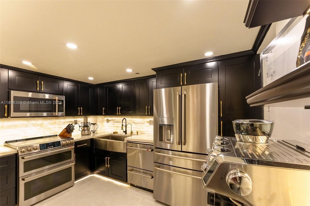 For Sale: $345,000 (2 beds, 2 baths, 1268 Square Feet)