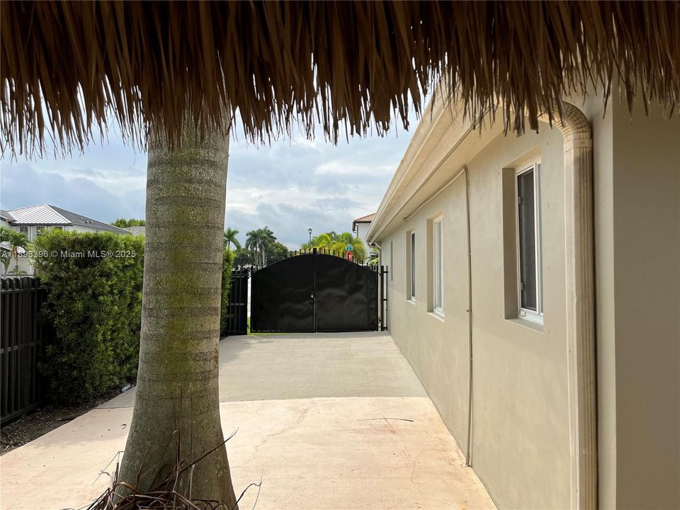 待售: $890,000 (4 贝兹, 3 浴室, 1909 平方英尺)