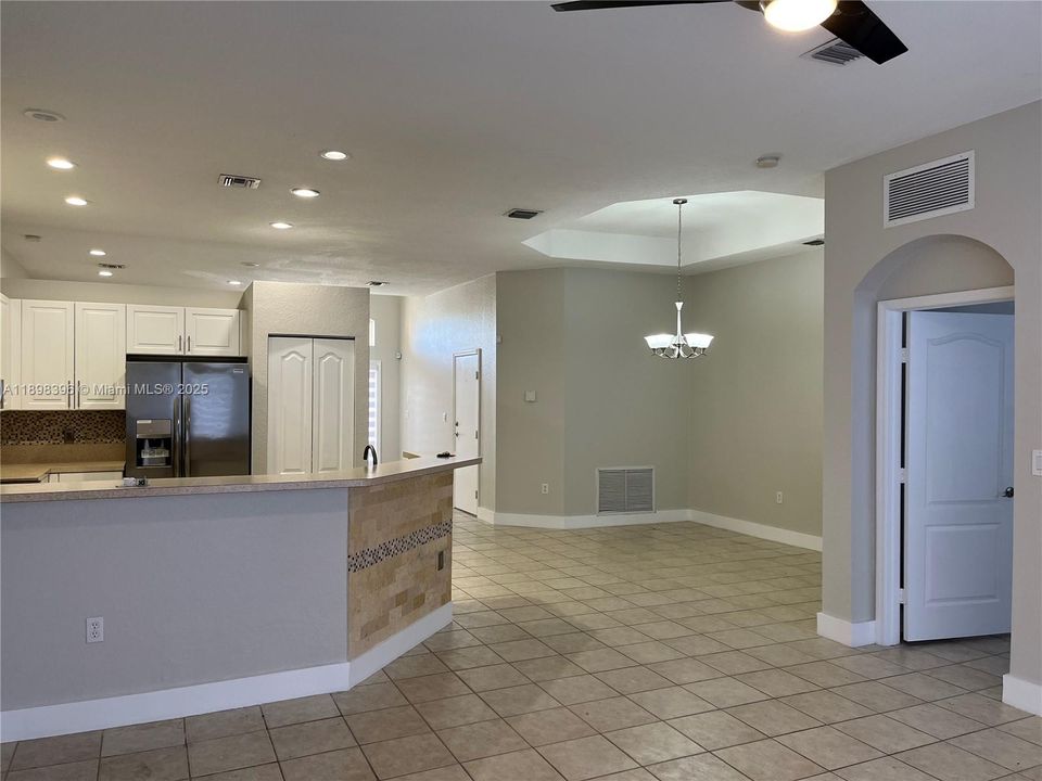 待售: $890,000 (4 贝兹, 3 浴室, 1909 平方英尺)