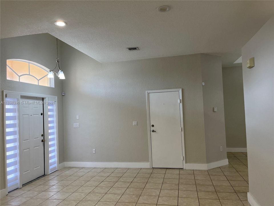 待售: $890,000 (4 贝兹, 3 浴室, 1909 平方英尺)