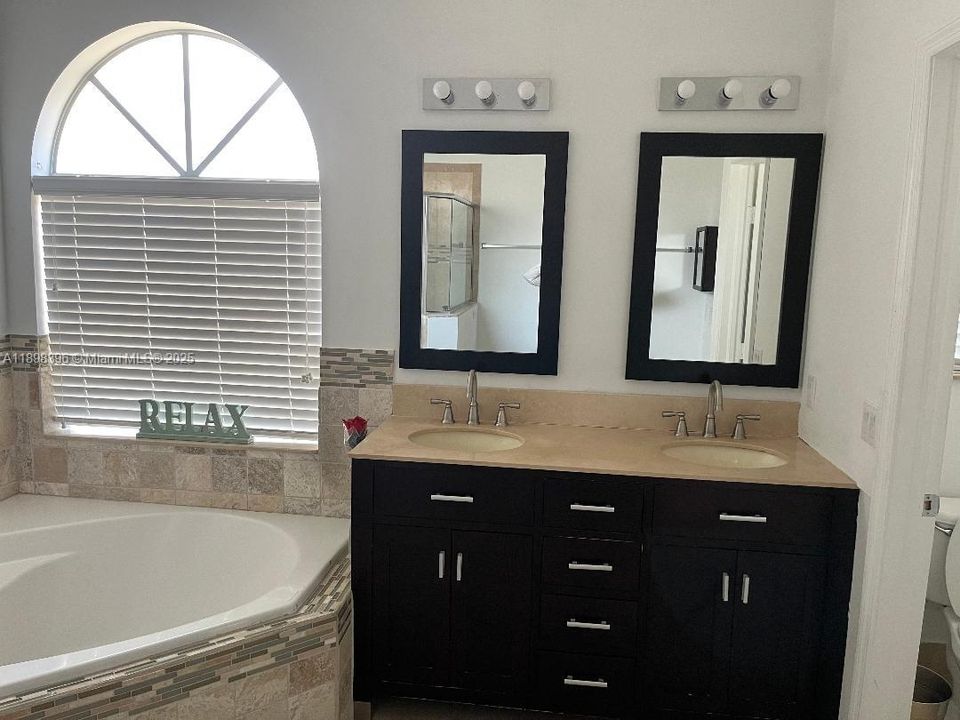 待售: $890,000 (4 贝兹, 3 浴室, 1909 平方英尺)