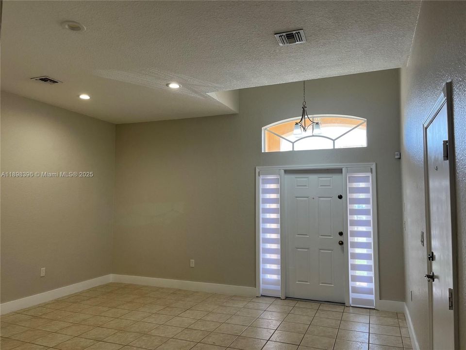 待售: $890,000 (4 贝兹, 3 浴室, 1909 平方英尺)