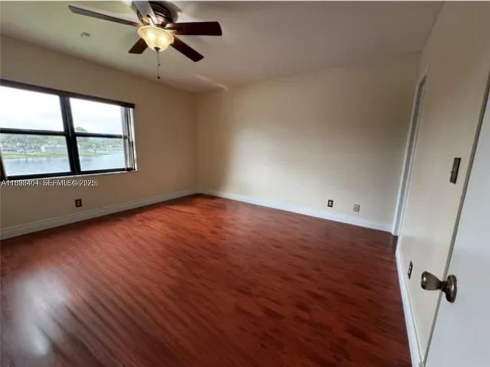For Sale: $307,500 (2 beds, 2 baths, 1271 Square Feet)