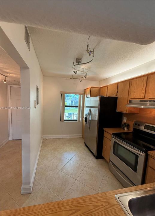 For Sale: $307,500 (2 beds, 2 baths, 1271 Square Feet)