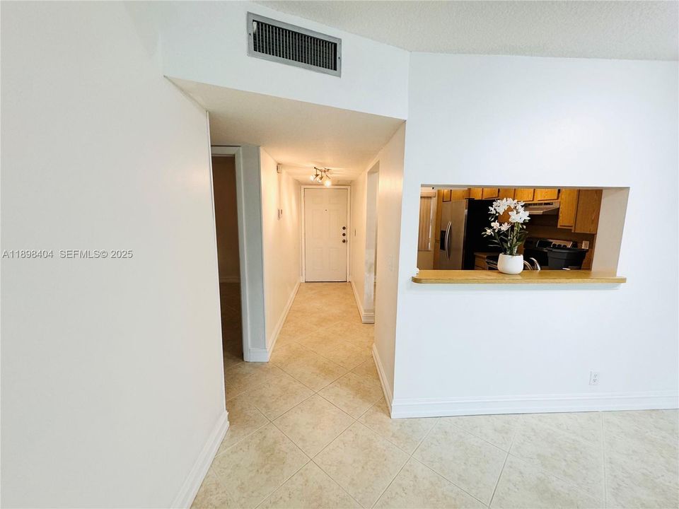 For Sale: $307,500 (2 beds, 2 baths, 1271 Square Feet)