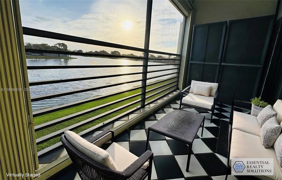 For Sale: $307,500 (2 beds, 2 baths, 1271 Square Feet)