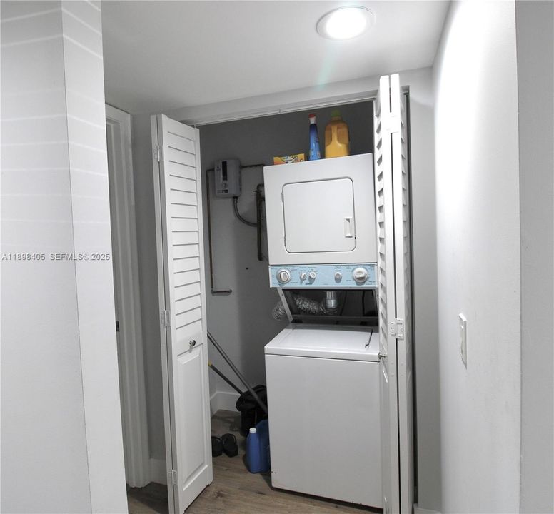 待售: $335,000 (2 贝兹, 2 浴室, 1351 平方英尺)